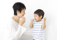 子供の顎の成長を利用する床矯正