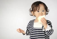 子供は硬い食べ物ばかり食べていれば矯正が必要ない？歯並びに与える影響